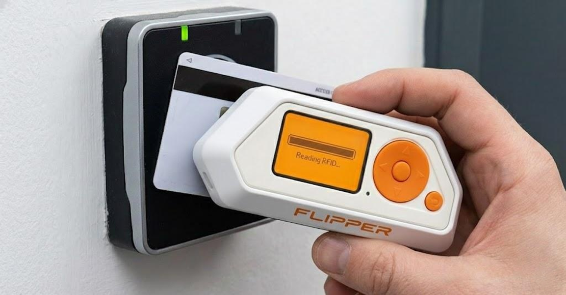 Flipper Zero main menu screen with Sub-GHz, RFID, NFC and IR options (UI screenshot)