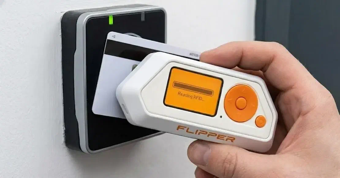 Flipper Zero main menu screen with Sub-GHz, RFID, NFC and IR options (UI screenshot)